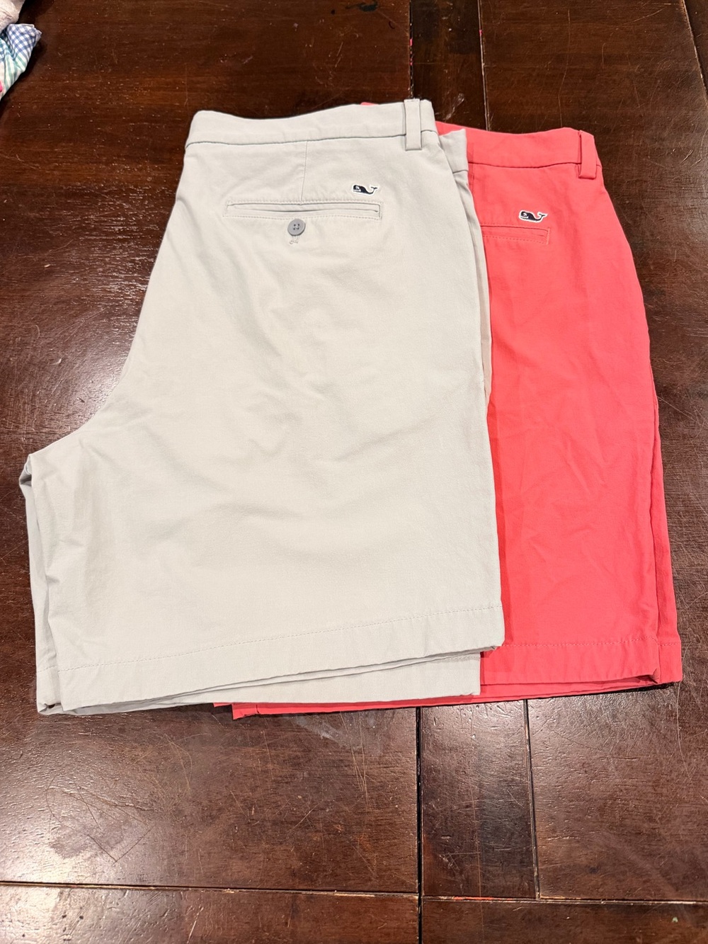 Vineyard Vines Men’s 8” Performance Shorts in Light Gray & Coral